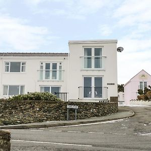 Harbour View Appartement Cemaes Bay Exterior photo