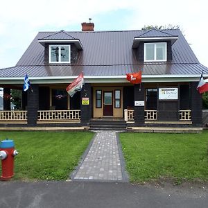 Dans Les Draps De Morphee Bed and Breakfast Campbellton Exterior photo