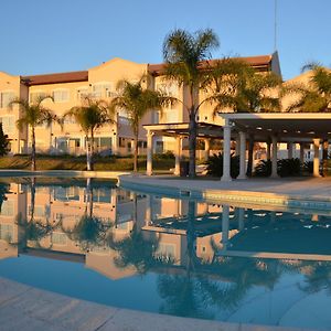 Howard Johnson Resort Spa & Convention Center Merlo Exterior photo