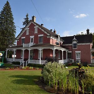 Gil Ann Bed and Breakfast Saint-André-Avellin Exterior photo