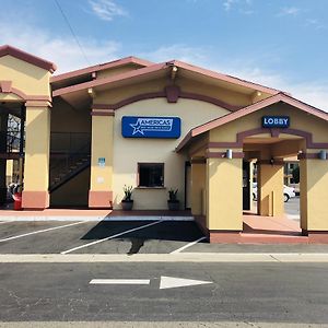 Americas Best Value Inn & Suites Escondido Exterior photo