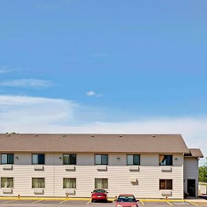 Super 8 North Aberdeen Hotel Exterior photo