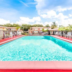 Econo Lodge Inn & Suites Florida City Exterior photo