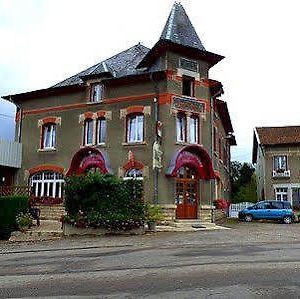 Hotel-Restaurant Du Commerce Aubréville Exterior photo