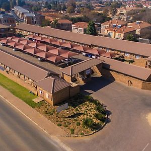 Rudman Townhouses - Or Tambo Airport Boksburg Exterior photo