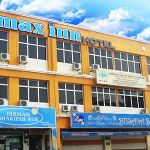 Max Inn Hotel Parit Raja Exterior photo