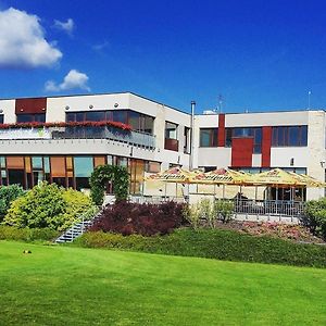 Hotel Beroun Golf Club Exterior photo