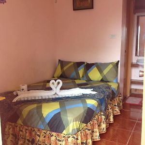 Lagrosa Backpackers Hotel Coron Exterior photo