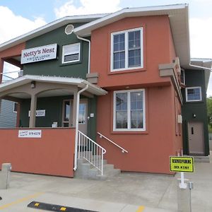 Netty'S Nest Visitor Lodge Saskatoon Exterior photo