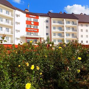 Rayskiy Sad Hotel Genicheskaya Gorka Exterior photo