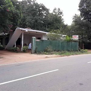 Yoho Sadewa Holiday Inn Sigiriya Exterior photo