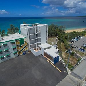 Hotel & Restaurant On The Beach Lue Motobu Exterior photo