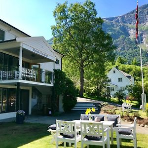 Heimly Pensjonat Bed and Breakfast Flåm Exterior photo