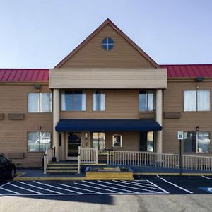 Days Inn By Wyndham Thomson Exterior photo