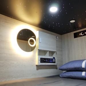 L'etoile de Mer Mong Kok - Capsule Hotel Kowloon  Exterior photo