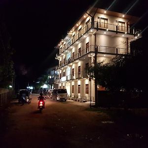 Sky Araliya Hotel Uppuveli Exterior photo