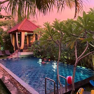 Villa Rosseno - Evelyn Private Pool And Garden Jogjakarta Exterior photo