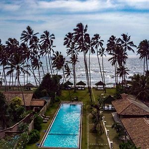 Clive Garden Beach Hotel Wadduwa Exterior photo