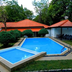 Jayasinghe Holiday Resort Kataragama Exterior photo