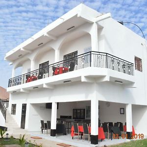 Sukuta Nema Guest House Banjul Exterior photo