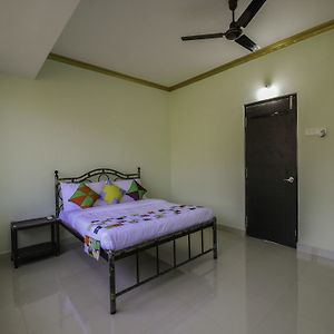 Oyo 11409 Home Sunset View 1Bhk Panjim Dona Paula Exterior photo