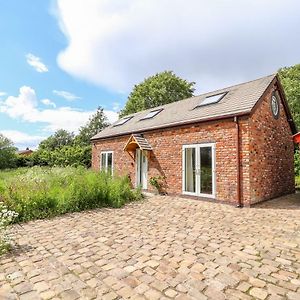 The Stables Villa Frodsham Exterior photo