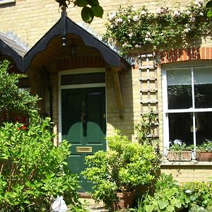 Old Station Gardens, Sw London Bed and Breakfast Teddington Exterior photo