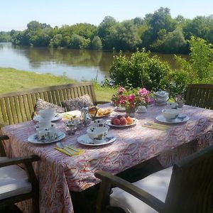 Le Manoir De La Riviere Bed and Breakfast Saint-Seurin-de-Prats Exterior photo