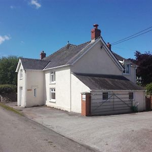 Ty Newydd Bed and Breakfast Llangadog Exterior photo