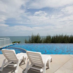 Grandbeach Condo By Malai Rayong Exterior photo