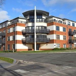 Blue Sky Apartments @Wallis Square, Farnborough Farnborough  Exterior photo