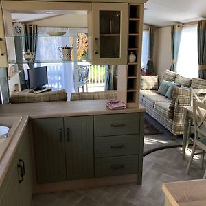 Deluxe Riverside Static Caravan Hotel Cheddar Exterior photo