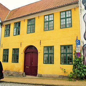 Das Gelbe Haus - Drei Besondere Ferienwohnungen Flensburg Exterior photo