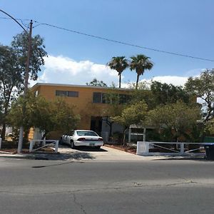 The Yellow House Appartement Las Vegas Exterior photo