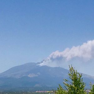 La Finestra Sull'Etna Hotel Motta SantʼAnastasia Exterior photo