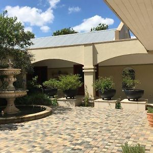 The Courtyard At La Loggia Appartement Nottingham Road Exterior photo