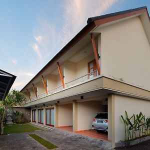 Iconic Bali Living Bed and Breakfast Denpasa Exterior photo