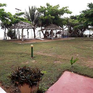 Sea View Beach Hotel Nilaveli Exterior photo