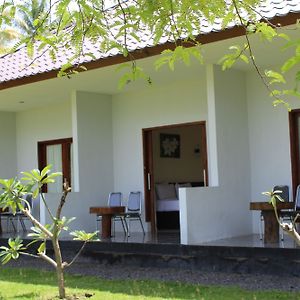 Gondang Beach Hotel Gili Trawangan Exterior photo