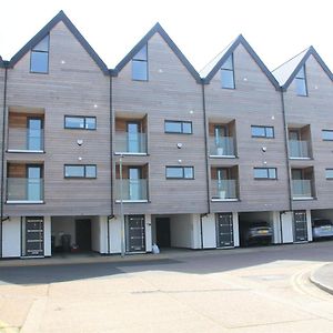 Modern **Pet Friendly** 3 Bed Beach View Town House Near Dover ,Canterbury ,Folkestone And Hythe  Exterior photo