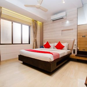 Oyo 8069 Hotel Pratiksha Residency Navi Mumbai Exterior photo