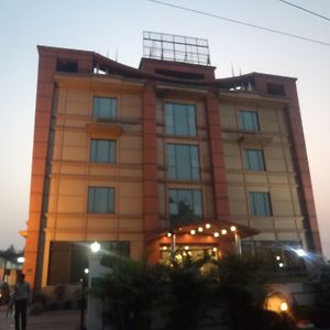 Amaya Hotels Bareilly Exterior photo