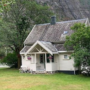 Aobrio Holidayhouse, Authentic Norwegian Farmhouse Close To Flam Villa Lærdalsøyri Exterior photo