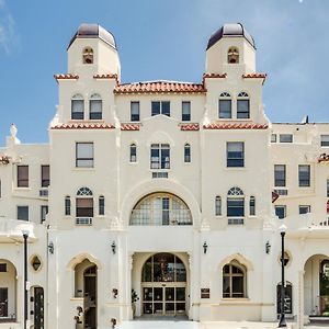 Tropicals Of Palm Beach Aparthotel Exterior photo