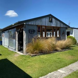 Mountains Edge Cabins Monowai Exterior photo