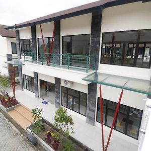 Reddoorz Plus Near Kualanamu Airport Hotel Medan Exterior photo