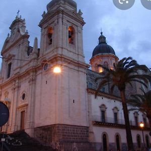 Casa Vacanze San Nicolo Bed and Breakfast Militello in Val di Catania Exterior photo