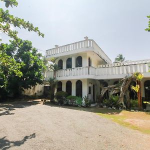 Oyo 459 Barasti Beach Resort Kalutara Exterior photo