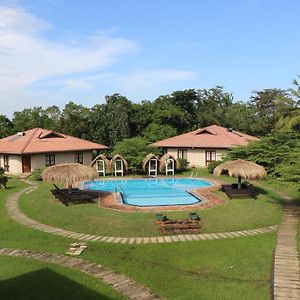 Hibiscus Garden Hotel Tissamaharama Exterior photo