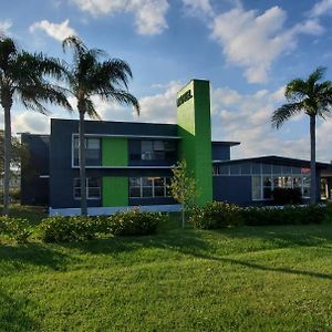 Travel Inn Fort Pierce Exterior photo